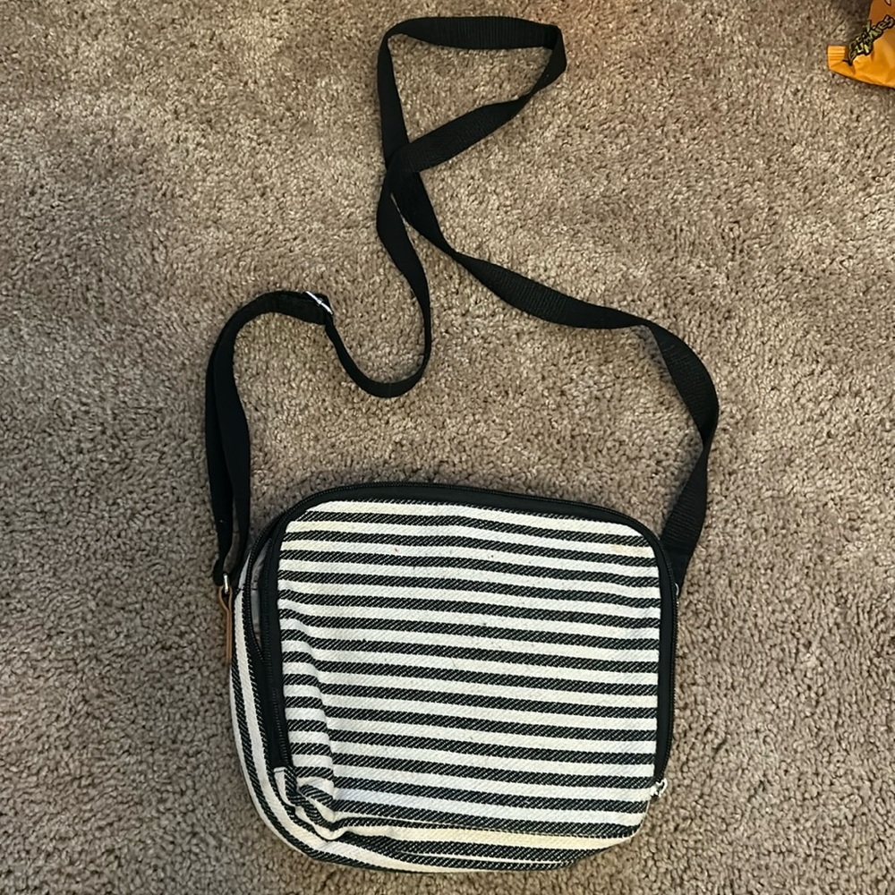Cross body purse by Thirty-one
